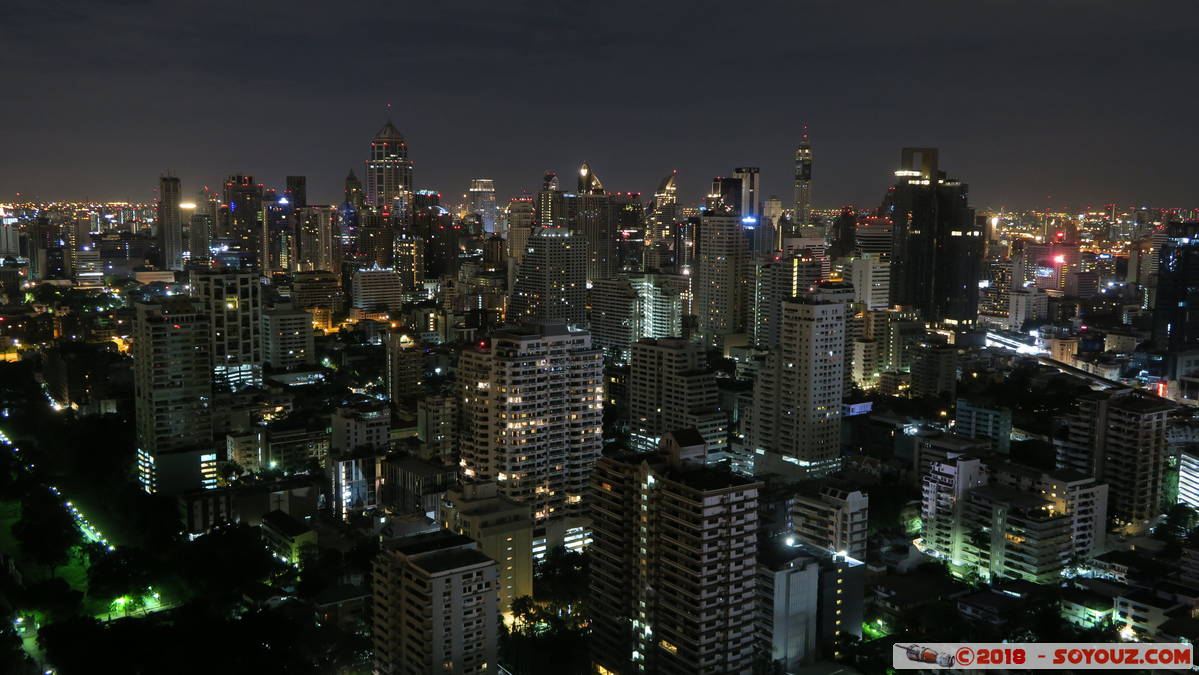 Bangkok by Night - View on the city from 35th Floor
Mots-clés: Bang Rak Bangkok geo:lat=13.73315274 geo:lon=100.56057304 geotagged Sukhumvit THA Tha&iuml;lande Nuit skyscraper