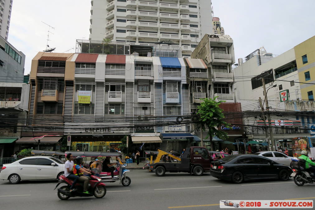Bangkok - Phetchaburi Rd
Mots-clés: Bangkok Ding Daeng geo:lat=13.75140116 geo:lon=100.53685963 geotagged Pratunam THA Tha&iuml;lande Phetchaburi Rd