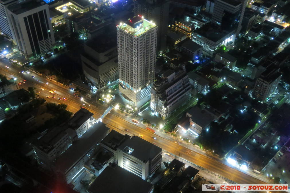 Bangkok by Night - View from Baiyoke Tower II
Mots-clés: Bangkok Ding Daeng geo:lat=13.75460569 geo:lon=100.54050475 geotagged Makkasan THA Tha&iuml;lande Nuit Baiyoke Tower II skyscraper