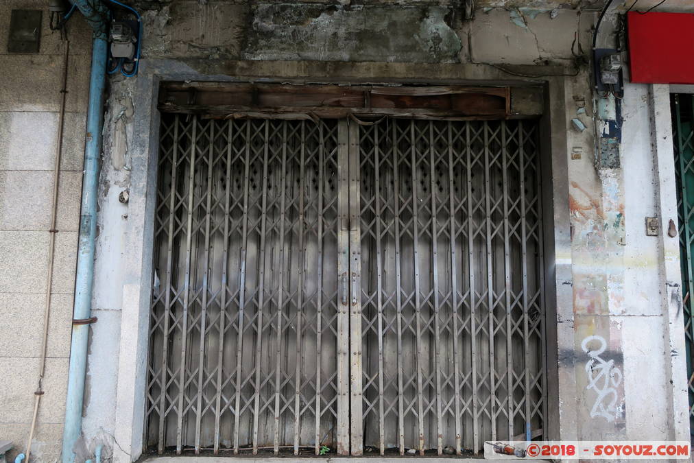 Bangkok - Khlong Toei backstreets
Mots-clés: Bang Rak Bangkok geo:lat=13.72269391 geo:lon=100.55349469 geotagged THA Tha&iuml;lande Thung Maha Mek Khlong Toei