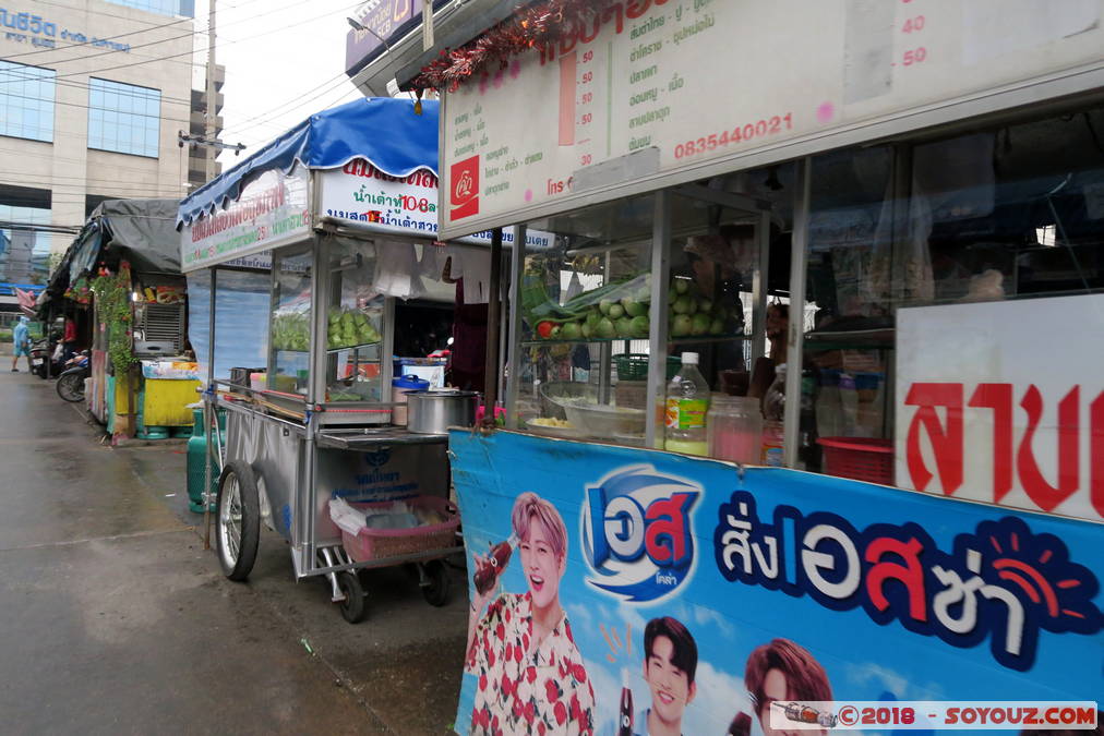 Bangkok - Khlong Toei backstreets
Mots-clés: Bang Rak Bangkok geo:lat=13.72443969 geo:lon=100.54967523 geotagged THA Tha&iuml;lande Thung Maha Mek Khlong Toei Nourriture