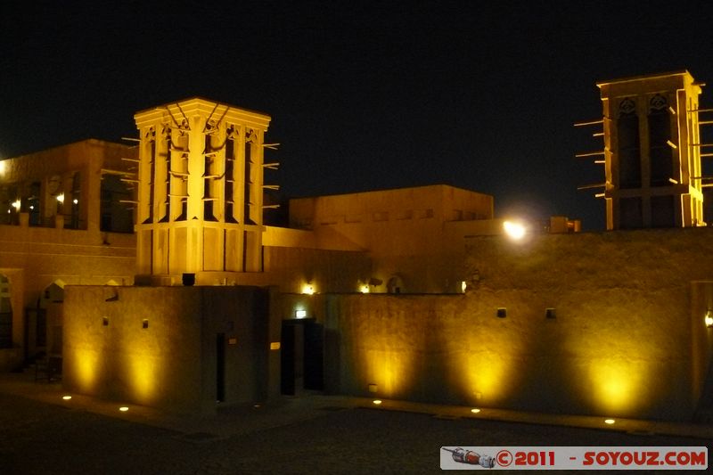 Bur Dubai by night - Shindagha - Sheikh Saeed al-Maktoum House
Mots-clés: Bur Dubai mirats Arabes Unis geo:lat=25.26819719 geo:lon=55.29008567 UAE United Arab Emirates Nuit Shindagha Sheikh Saeed al-Maktoum House