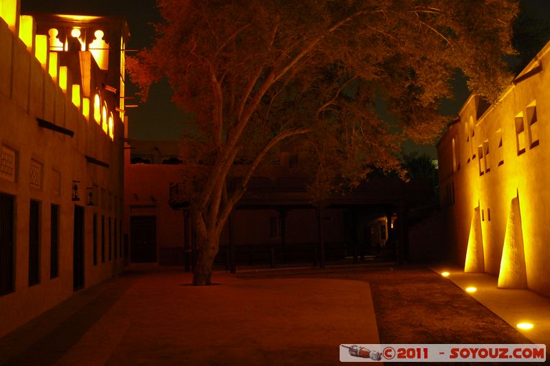 Bur Dubai by night - Bastakia Quarter
Mots-clés: Bur Dubai mirats Arabes Unis geo:lat=25.26440996 geo:lon=55.29934890 UAE United Arab Emirates Nuit Bastakia Quarter