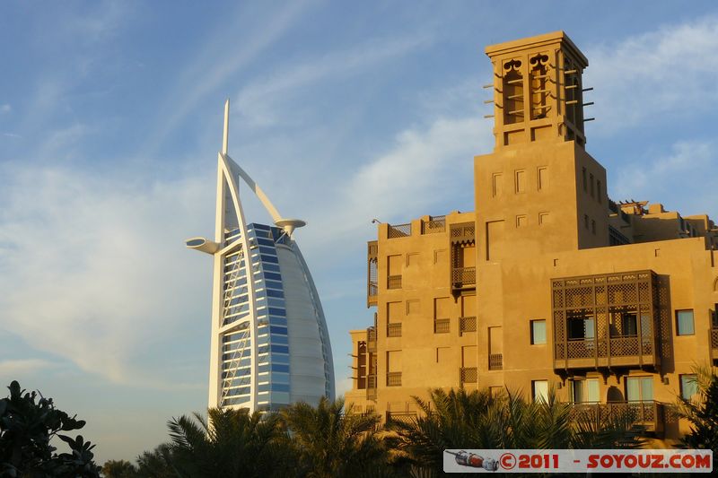 Dubai - Madinat Jumeirah Mall - View on Burj Al Arab
Mots-clés: Al Safouh First mirats Arabes Unis geo:lat=25.13406976 geo:lon=55.18498061 UAE United Arab Emirates Madinat Jumeirah Mall Burj Al Arab sunset Commerce