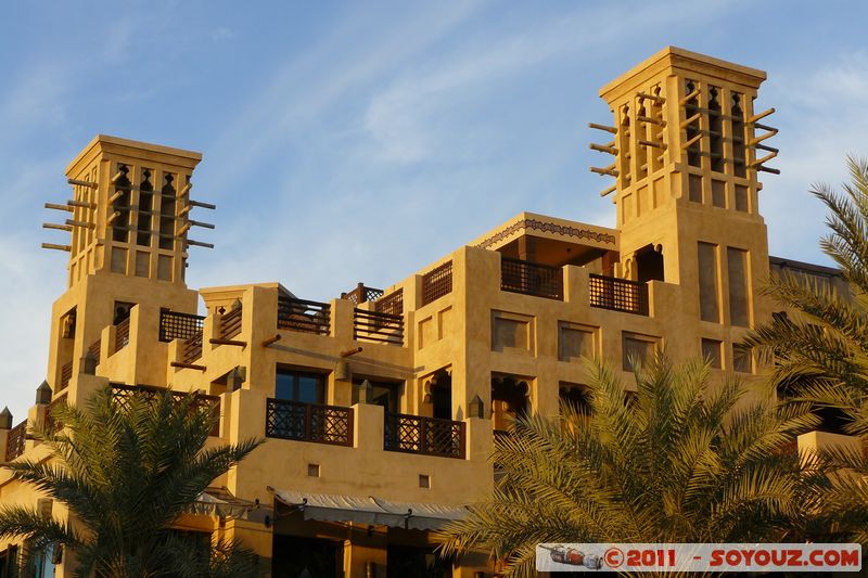 Dubai - Madinat Jumeirah Mall
Mots-clés: Al Safouh First mirats Arabes Unis geo:lat=25.13342320 geo:lon=55.18478063 UAE United Arab Emirates Madinat Jumeirah Mall sunset Commerce