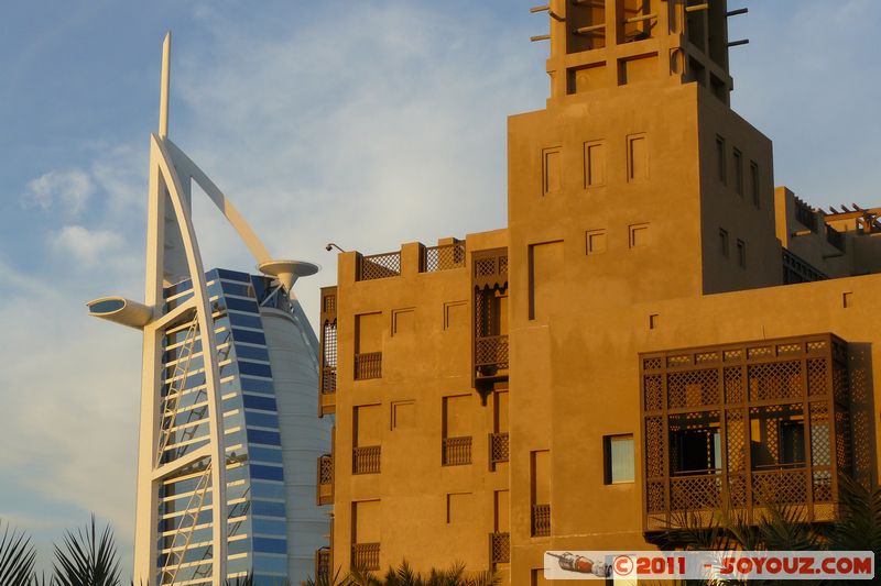 Dubai - Madinat Jumeirah Mall
Mots-clés: Al Safouh First mirats Arabes Unis geo:lat=25.13400313 geo:lon=55.18498326 UAE United Arab Emirates Madinat Jumeirah Mall sunset Commerce