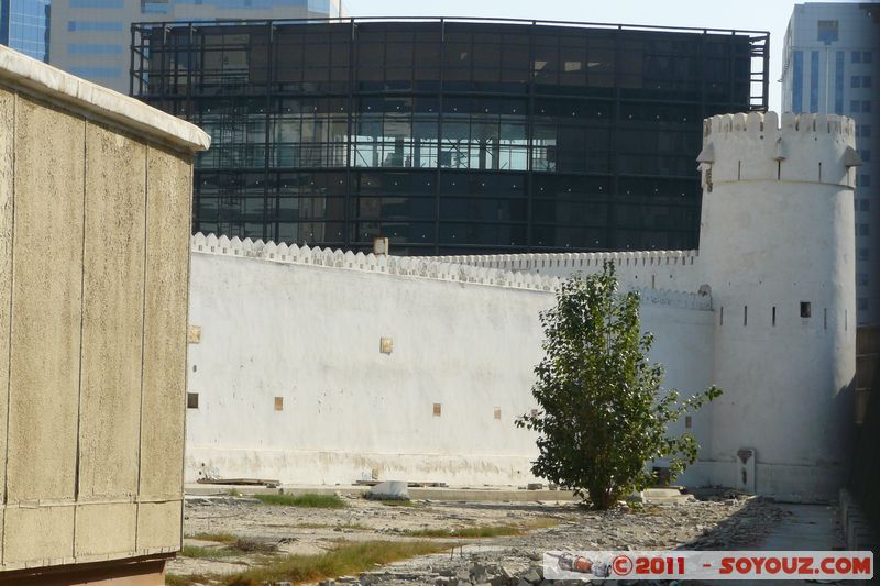 Abu Dhabi - al Hosn Fort (Qasr al-Hosn)
Mots-clés: Ab&Aring;&laquo; Z&Igrave;&sect;aby Al &aacute;&cedil;&uml;i&Aring;�n mirats Arabes Unis geo:lat=24.48259932 geo:lon=54.35376546 UAE United Arab Emirates chateau al Hosn Fort