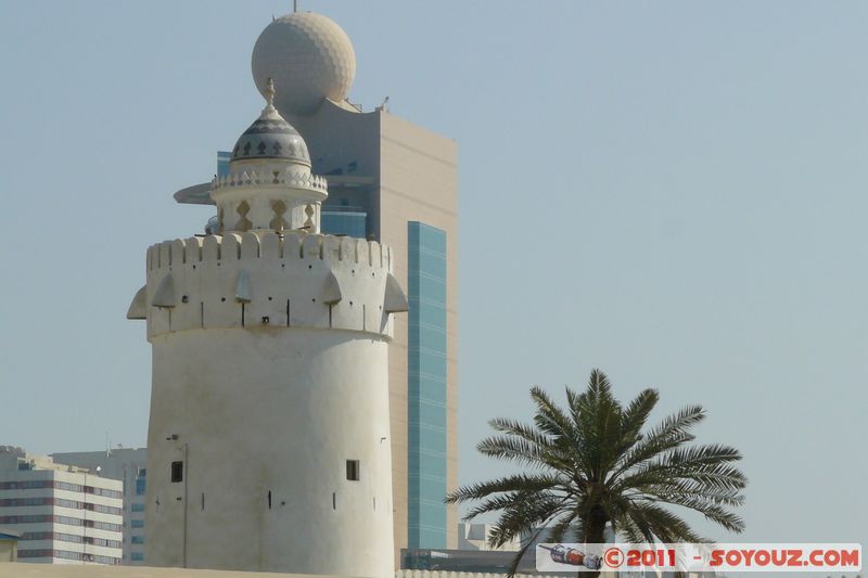 Abu Dhabi - al Hosn Fort (Qasr al-Hosn)
Mots-clés: Ab&Aring;&laquo; Z&Igrave;&sect;aby Al &aacute;&cedil;&uml;i&Aring;�n mirats Arabes Unis geo:lat=24.48308784 geo:lon=54.35407956 UAE United Arab Emirates chateau al Hosn Fort