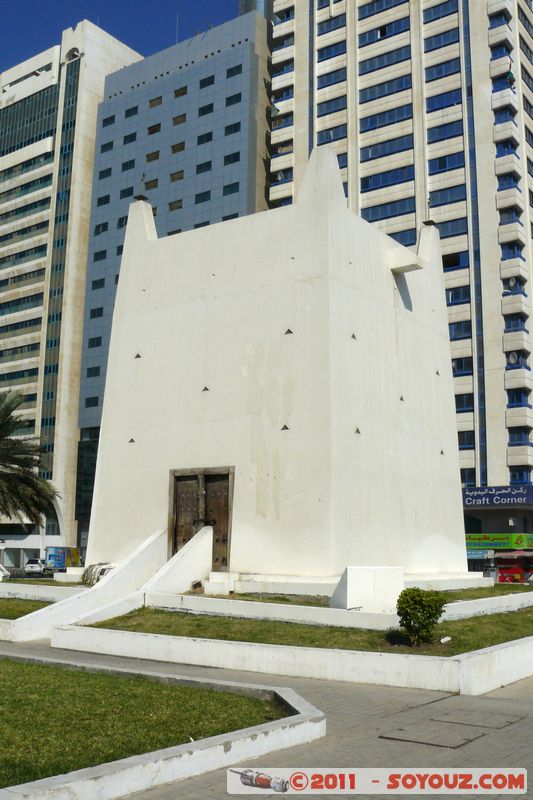 Abu Dhabi - Union Square
Mots-clés: Ab&Aring;&laquo; Z&Igrave;&sect;aby Al &aacute;&cedil;&uml;i&Aring;�n mirats Arabes Unis geo:lat=24.48585427 geo:lon=54.35625103 UAE United Arab Emirates Parc