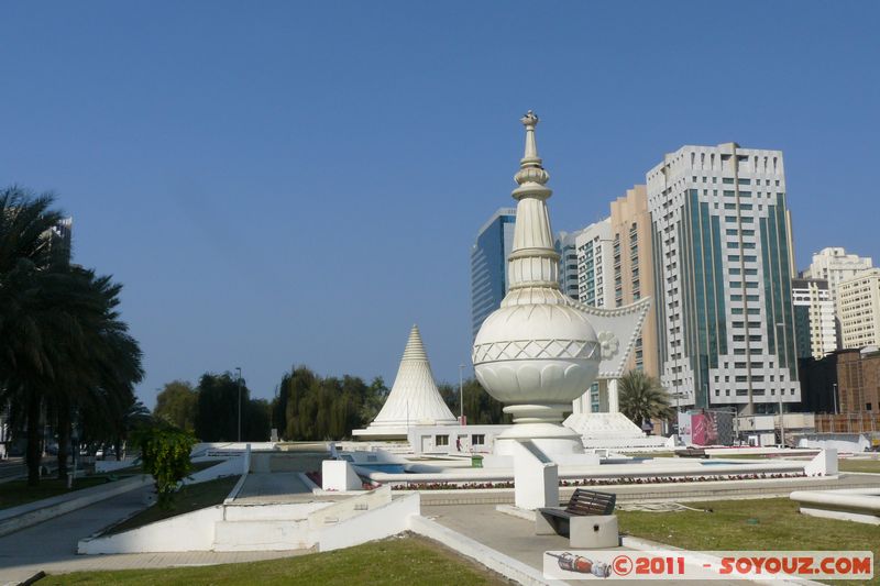 Abu Dhabi - Union Square
Mots-clés: Ab&Aring;&laquo; Z&Igrave;&sect;aby Al &aacute;&cedil;&uml;i&Aring;�n mirats Arabes Unis geo:lat=24.48627254 geo:lon=54.35604522 UAE United Arab Emirates Parc