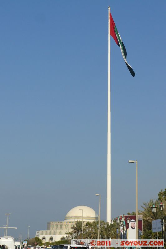 Abu Dhabi - UAE Flagpole
Mots-clés: Ab&Aring;&laquo; Z&Igrave;&sect;aby mirats Arabes Unis geo:lat=24.47662466 geo:lon=54.33051636 Qaryat at Tur&Auml;�th UAE United Arab Emirates Drapeau