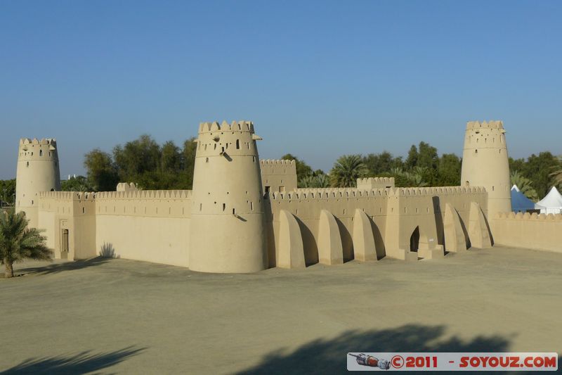 Al Ain - Al Jahili Fort
Mots-clés: Ab&Aring;&laquo; Z&Igrave;&sect;aby Al Mu&acirc;��tara mirats Arabes Unis geo:lat=24.21578242 geo:lon=55.75271801 UAE United Arab Emirates Al Jahili Fort chateau