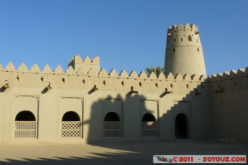 Al Ain - Al Jahili Fort
Mots-clés: Ab&Aring;&laquo; Z&Igrave;&sect;aby Al Mu&acirc;��tara mirats Arabes Unis geo:lat=24.21672067 geo:lon=55.75299278 UAE United Arab Emirates Al Jahili Fort chateau