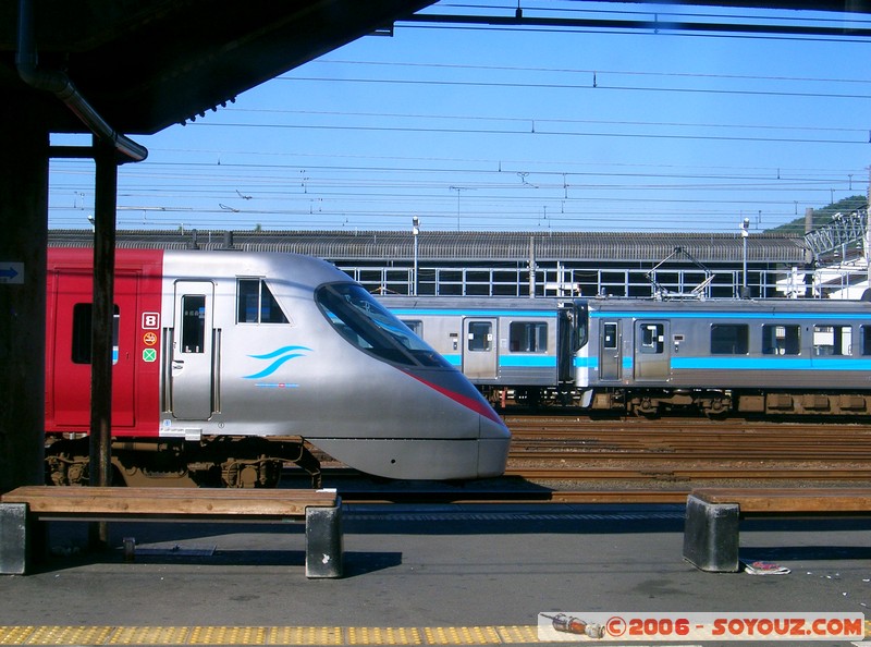 Trains Japonais - trains de banlieu
Mots-clés: Trains