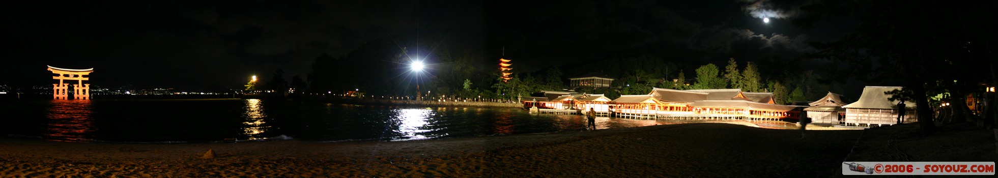 Itsukushima Shrine by night
vue panoramique
Mots-clés: patrimoine unesco Nuit