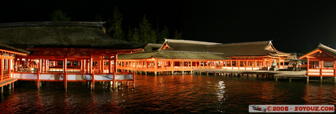 Itsukushima Shrine by night
vue panoramique
Mots-clés: Nuit patrimoine unesco