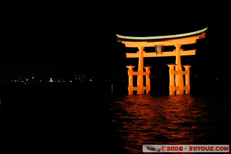 O-torii gate by night
Mots-clés: Nuit patrimoine unesco