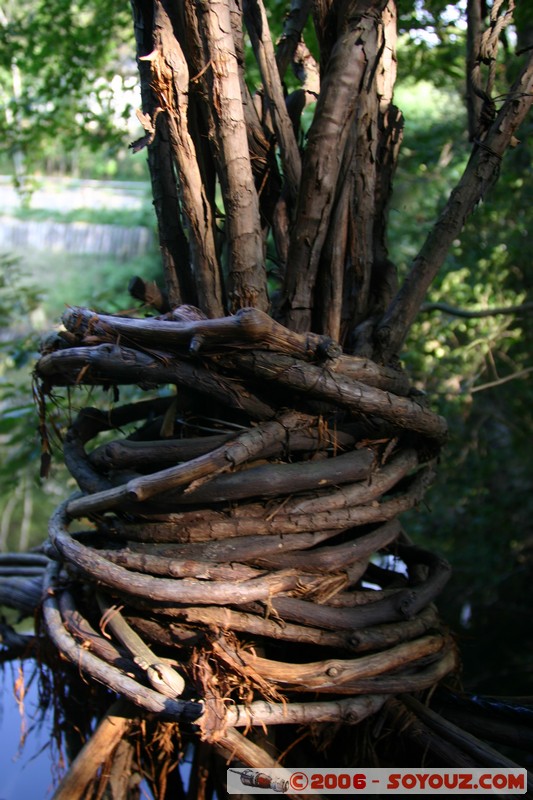 Architecture japonaise - Pont en bambou et vigne de la vallee Kazura-bashi
