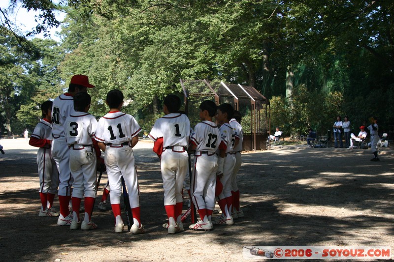Kyoto Gosho - enfants jouant au base-ball
