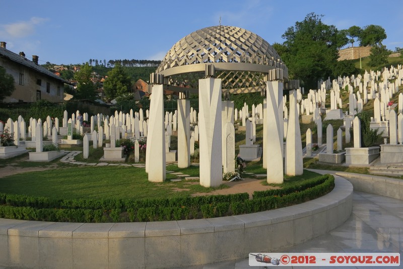 Sarajevo - Alije Izetbegovic (Mezar)
Mots-clés: Bazen Lipa BIH Bosnie HerzÃ©govine geo:lat=43.86165444 geo:lon=18.43539449 geotagged Kovaci cimetiere sunset