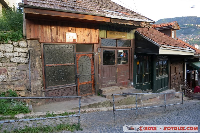 Sarajevo - Kovaci
Mots-clés: BIH Bosnie HerzÃ©govine Federation of Bosnia and Herzegovina geo:lat=43.86055931 geo:lon=18.43237507 geotagged Hrid Kovaci sunset Commerce