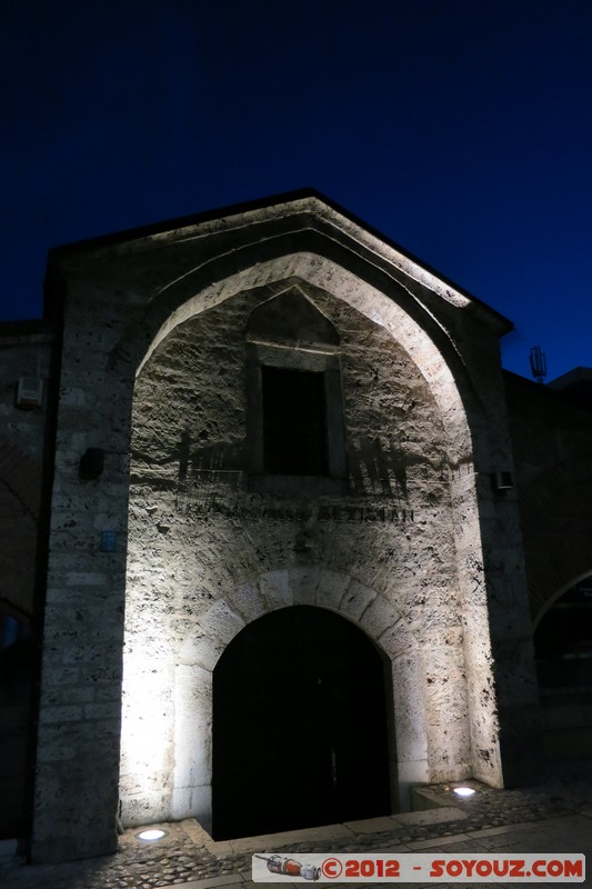 Sarajevo by night - Bascarsija - Gazi Husrev-bey Bezistan
Mots-clés: BIH Bosnie HerzÃ©govine Federation of Bosnia and Herzegovina geo:lat=43.85867505 geo:lon=18.42830737 geotagged Hrid Nuit Gazi Husrev-bey Bezistan