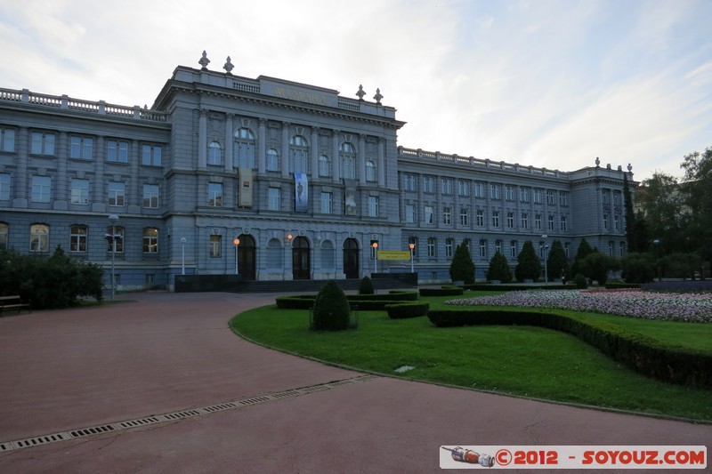 Zagreb - Mimara Museum
Mots-clés: Britanski trg Croatie geo:lat=45.80782577 geo:lon=15.96789761 geotagged Gornji Ä�ehi HRV ZagrebaÄ�ka Mimara Museum