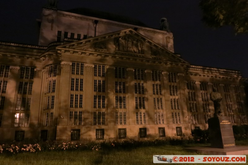 Zagreb by night - Drzavni arhiv
Mots-clés: Britanski trg Croatie geo:lat=45.80567000 geo:lon=15.97018381 geotagged Gornji Ä�ehi HRV ZagrebaÄ�ka Nuit Drzavni arhiv