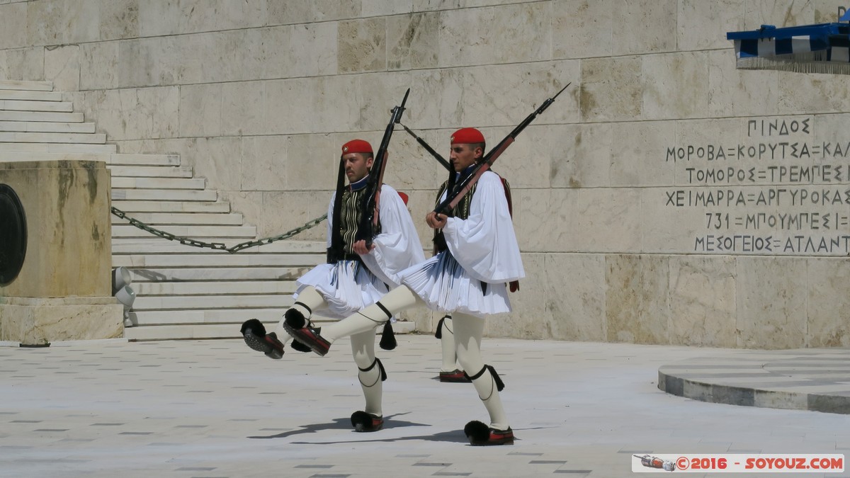 Athens - Syntagma - The changing of the guards
Mots-clés: Athina Proastia GRC Gr&egrave;ce Syntagma Athens Athenes Attica The changing of the guards