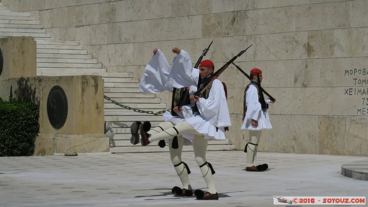 Athens - Syntagma - The changing of the guards
Mots-clés: Athina Proastia GRC Gr&egrave;ce Syntagma Athens Athenes Attica The changing of the guards