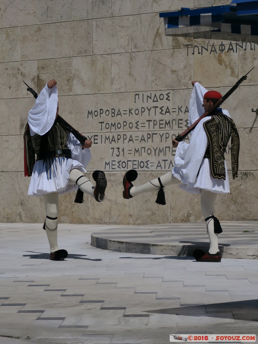 Athens - Syntagma - The changing of the guards
Mots-clés: Athina Proastia GRC Gr&egrave;ce Syntagma Athens Athenes Attica The changing of the guards