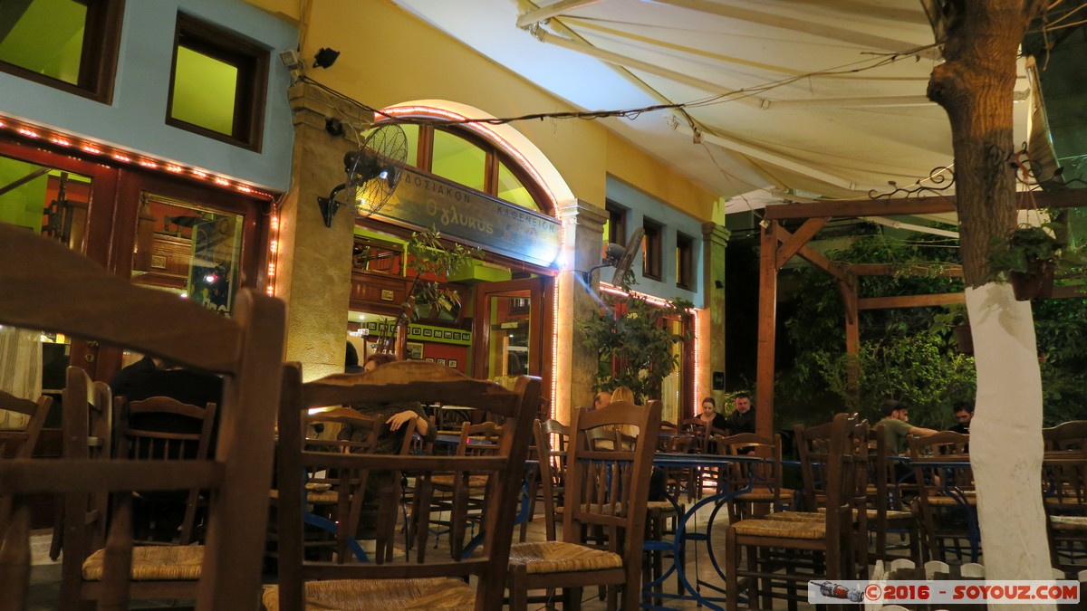 Athens by Night - Plaka - O Glykis
Mots-clés: Anafi&oacute;tika Athina Proastia GRC Gr&egrave;ce Athens Athenes Attica Restaurants