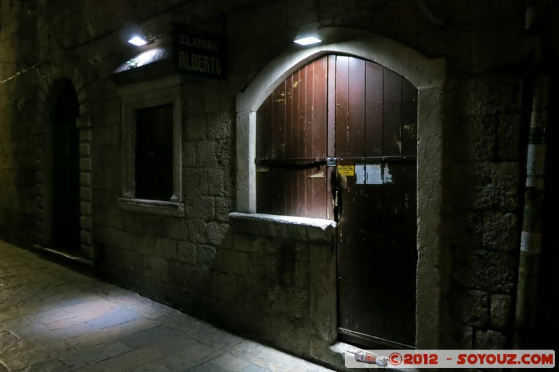 Kotor fortress by night
Mots-clés: geo:lat=42.42524799 geo:lon=18.77125910 geotagged Kotor MNE MontÃ©nÃ©gro OpÅ¡tina Kotor Montenegro patrimoine unesco Nuit Lumiere