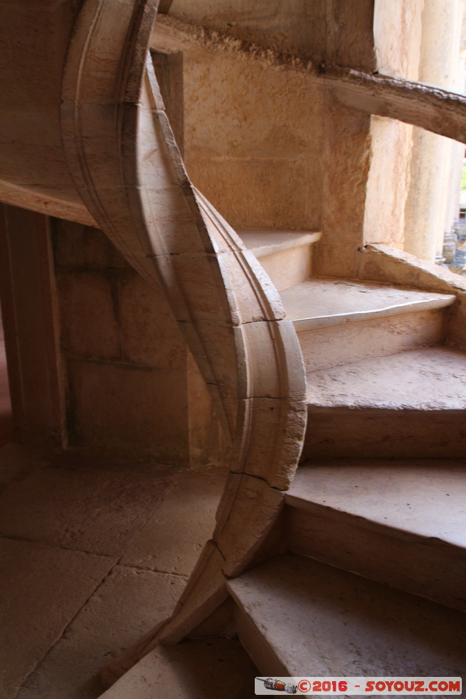 Tomar - Convento de Cristo - Claustro de D. Joao III - Escadaria suspensa
Mots-clés: Casal das Bernardas geo:lat=39.60326258 geo:lon=-8.41930667 geotagged Portugal PRT Santar&eacute;m Tomar Convento de Cristo patrimoine unesco Monastere Claustro de D. Joao III