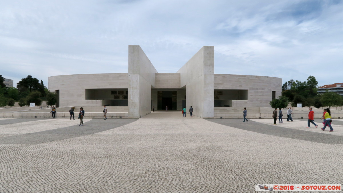 Santu&aacute;rio de F&aacute;tima - Igreja da SS. Trindade
Mots-clés: geo:lat=39.63007976 geo:lon=-8.67470488 geotagged Portugal PRT Santar&eacute;m Fatima Santu&aacute;rio de F&aacute;tima Eglise Igreja da SS. Trindade