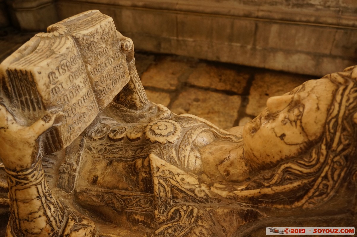 Lisboa - Alfama - Se de Lisboa
Mots-clés: Alfama geo:lat=38.70993254 geo:lon=-9.13240200 geotagged Lisboa Portugal PRT Se de Lisboa Egli$e sculpture