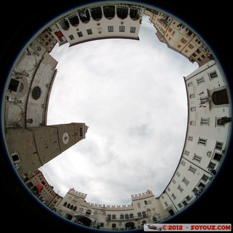 Koper - Tito's Square - pano
Mots-clés: geo:lat=45.54821744 geo:lon=13.72958890 geotagged Koper SlovÃ¨nie SVN Slovenie Fish eye Eglise Praetorian Palace Loggia Palace The Cathedral church of Mary's Assumption