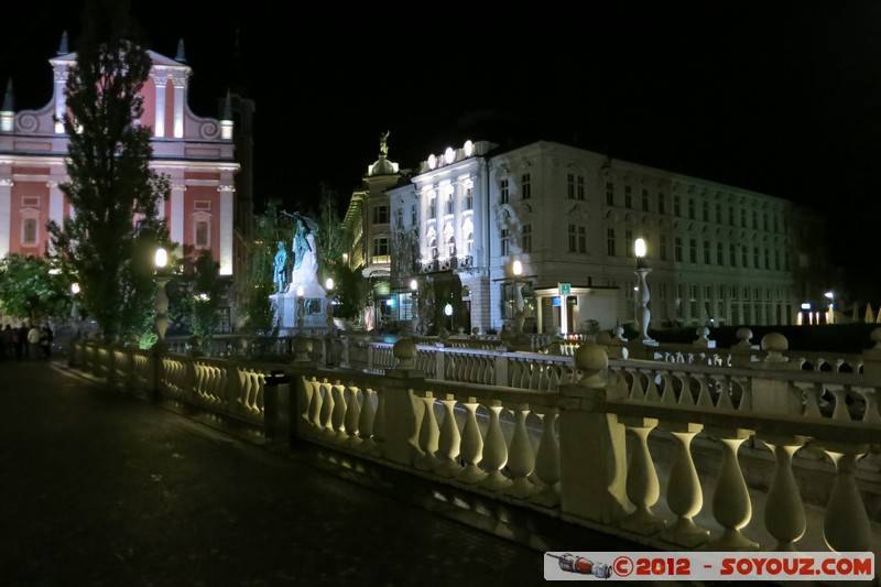 Ljubljana by night - Tromostovje (Triple bridge)
Mots-clés: geo:lat=46.05091302 geo:lon=14.50628370 geotagged Ljubljana SlovÃ¨nie SVN Slovenie Nuit Tromostovje Pont