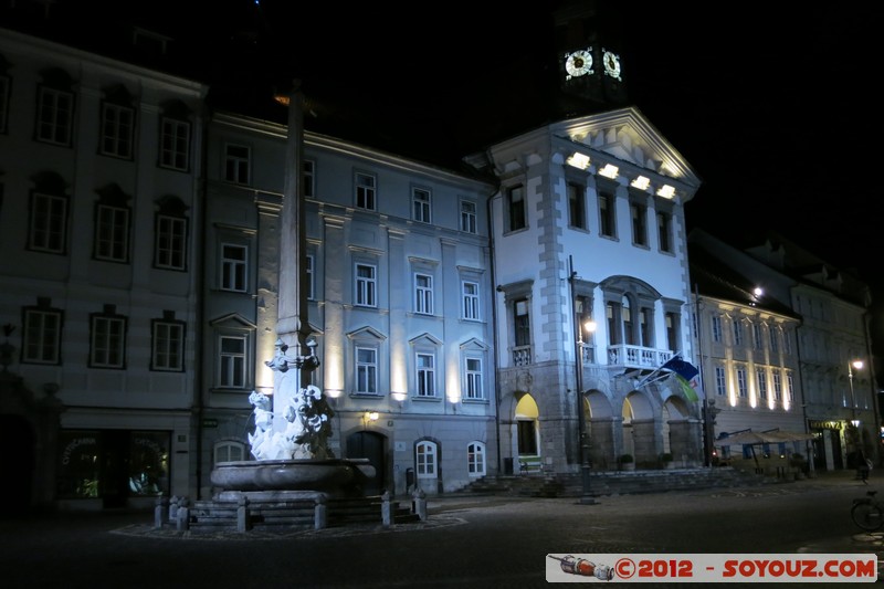 Ljubljana by night - Mestni Trg - City hall
Mots-clés: geo:lat=46.05032719 geo:lon=14.50683038 geotagged Ljubljana SlovÃ¨nie SVN Slovenie Nuit