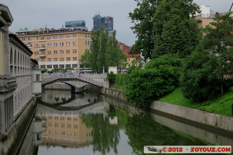 Ljubljana - Tromostovje (Triple bridge)
Mots-clés: geo:lat=46.05160178 geo:lon=14.50879784 geotagged Ljubljana SlovÃ¨nie SVN Slovenie Tromostovje Pont