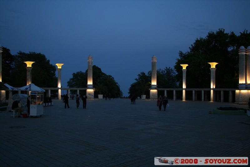 Varna - Sea Garden main gate - panorama
Mots-clés: Nuit
