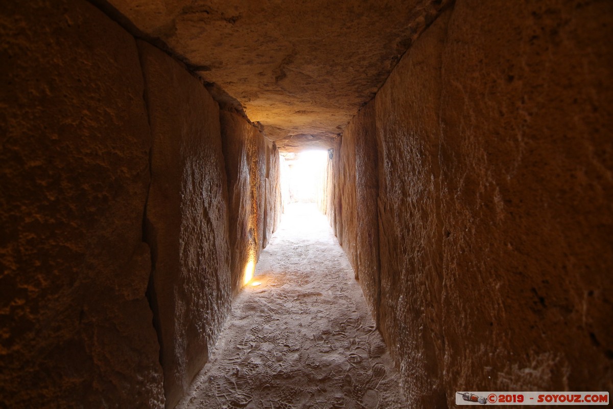 Antequera - Dolmen de Viera
Mots-clés: Andalucia Antequera ESP Espagne Conjunto Arqueologico Dolmenes de Antequera Dolmen de Viera Dolmen Ruines Megalithique