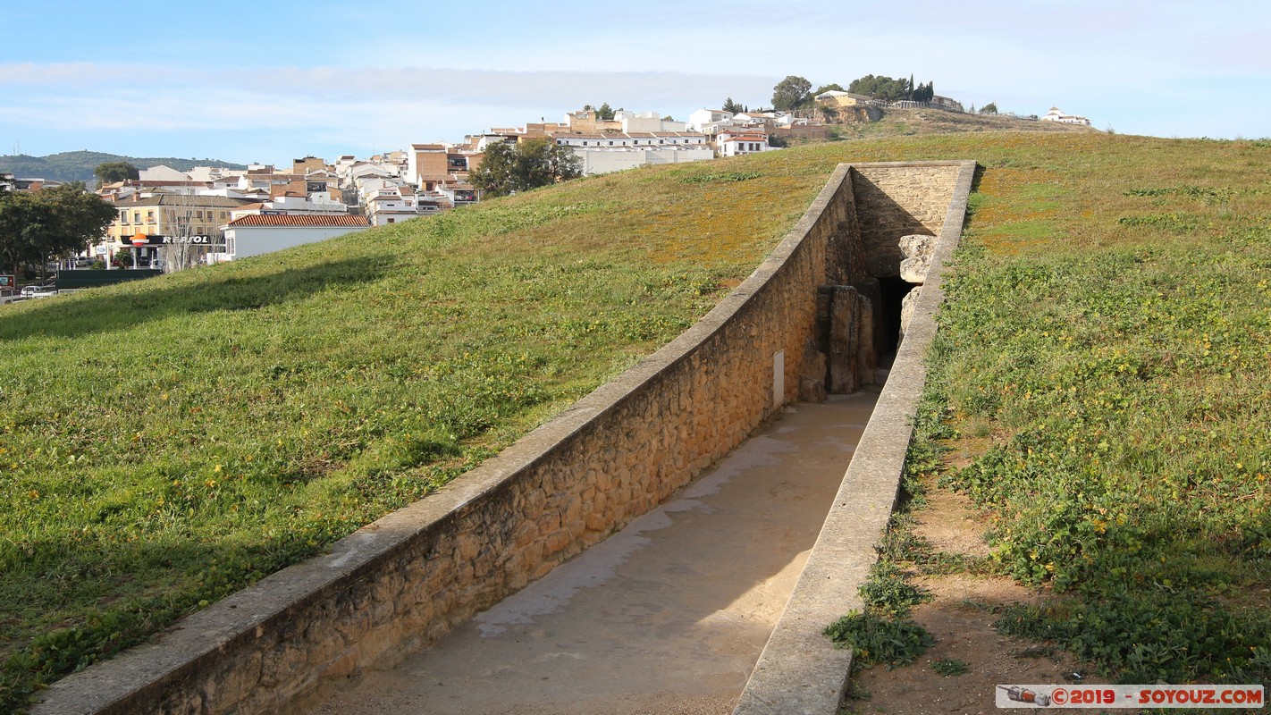 Antequera - Dolmen de Viera
Mots-clés: Andalucia Antequera ESP Espagne Conjunto Arqueologico Dolmenes de Antequera Dolmen de Viera Dolmen Ruines Megalithique