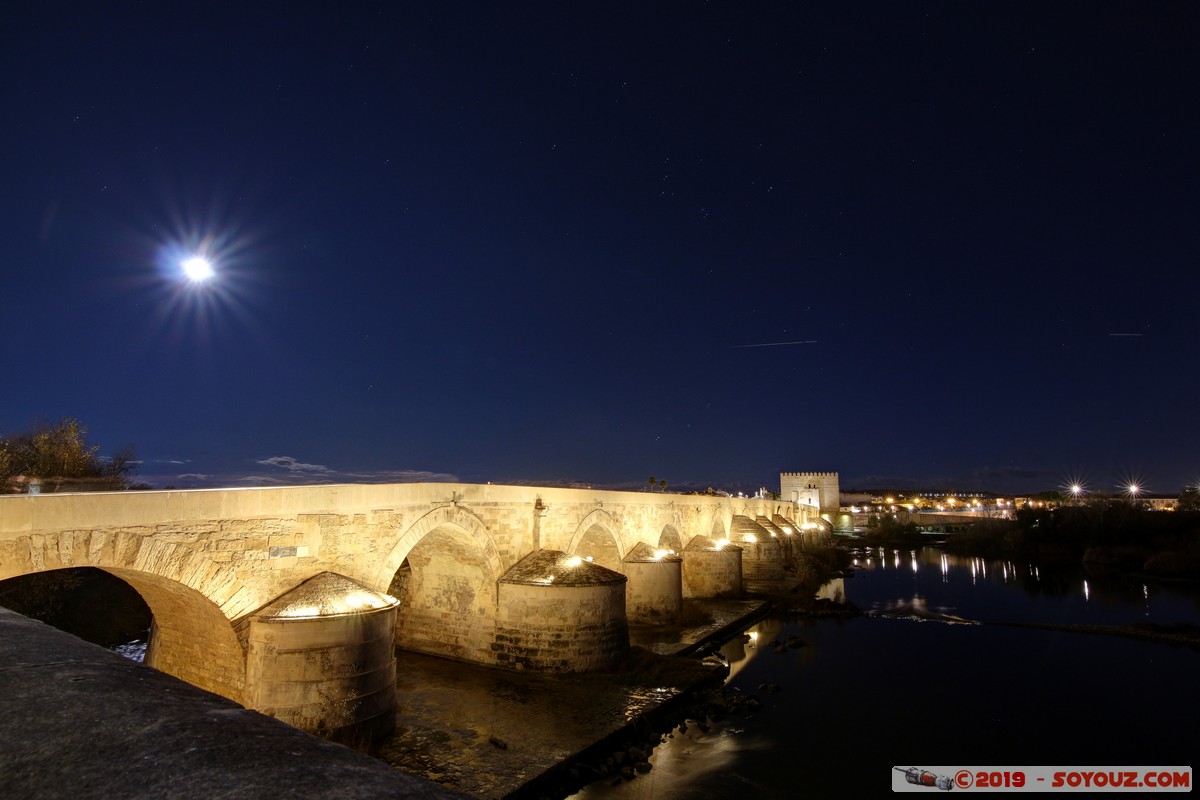 Cordoba by Night -  Puente Romano
Mots-clés: Andalucia C&oacute;rdoba ESP Espagne Pitas, Las (Cordoba) Nuit Riviere Puente Romano Ruines romaines Lune