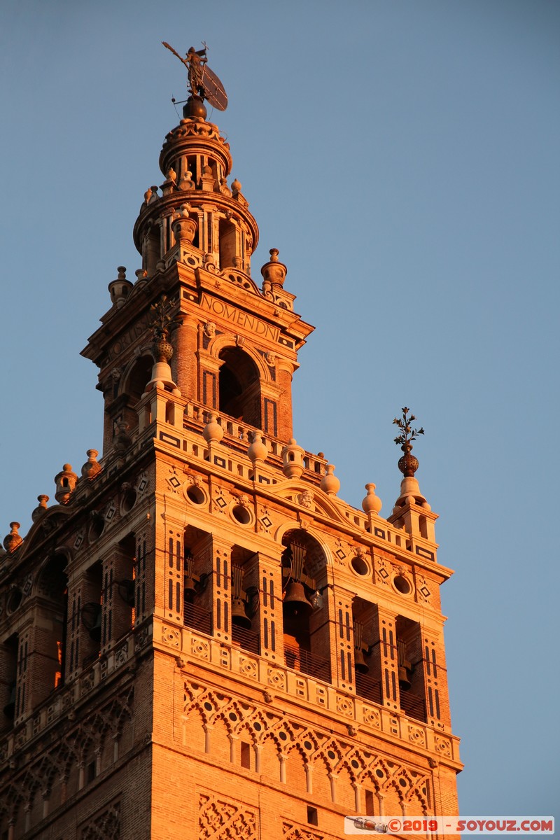 Sevilla - Catedral de Santa Maria de la Sede - La Giralda
Mots-clés: Andalucia ESP Espagne Sevilla Triana Catedral de Santa Maria de la Sede patrimoine unesco La Giralda Egli$e Lumiere sunset