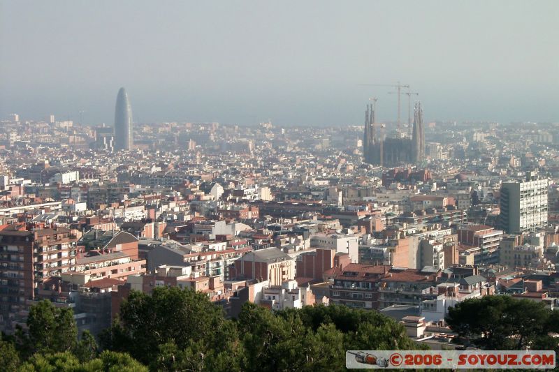 Vue sur Barcelona avec la Sagrada Famillia et Torre Agbar
Mots-clés: Barcelona Barcelone Catalogne Espagne Gaudi La Ciutadella Mercat Boqueria Parc Güell Sagrada Familia