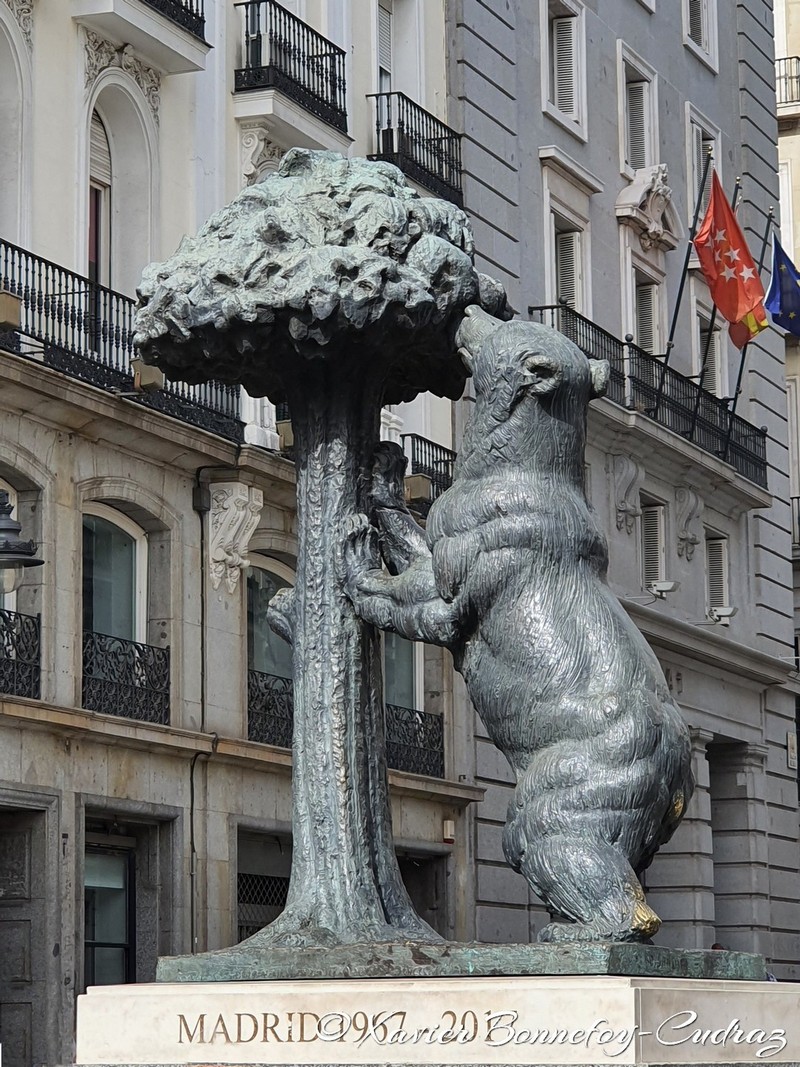 Madrid
Mots-clés: ESP Espagne geo:lat=40.41700392 geo:lon=-3.70266737 geotagged Madrid sculpture El Oso y el Madrono