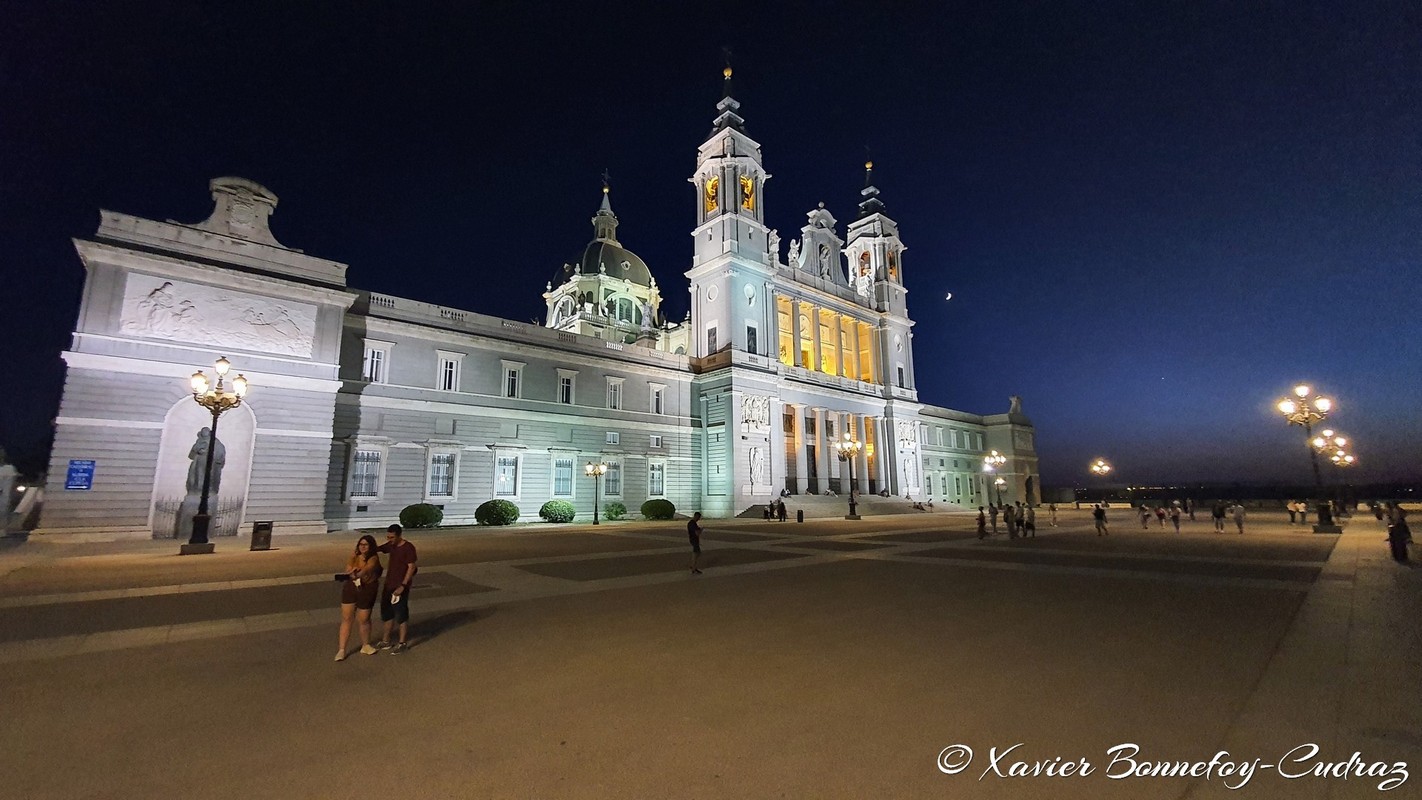 Madrid
Mots-clés: ESP Espagne geo:lat=40.41650210 geo:lon=-3.71374781 geotagged Madrid Palacio Nuit Blue Hour sunset Catedral de Santa Mar&iacute;a la Real de la Almudena Eglise