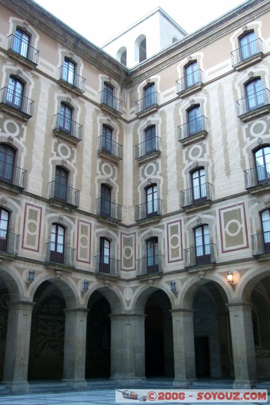 L'église de l'abbaye
Mots-clés: Catalogne Espagne Montserrat cremallera funicular monestir san joan santa maria virgen negra