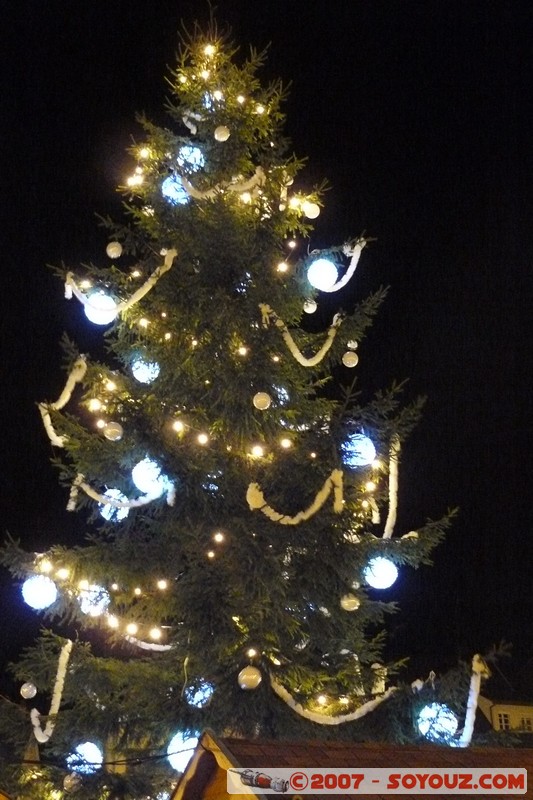 Molsheim - Decorations de Noel
Place de l'Hotel de Ville, 67120 Molsheim, France
Mots-clés: Nuit